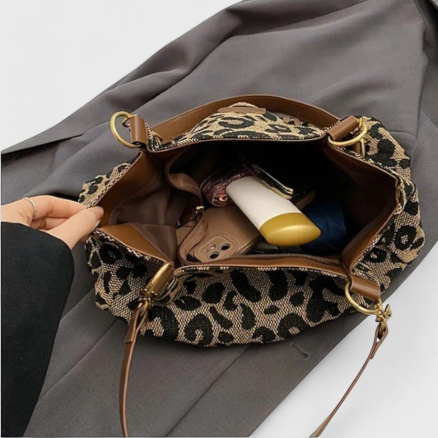 LeopardVäska™ – Stil och funktion i ett perfekt för vardagen
