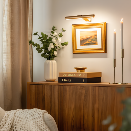 KonstLjus™ – Framhäver dina tavlor med elegans